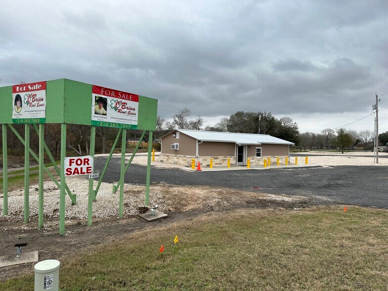 1040 Bus 181, Kenedy, TX 78119