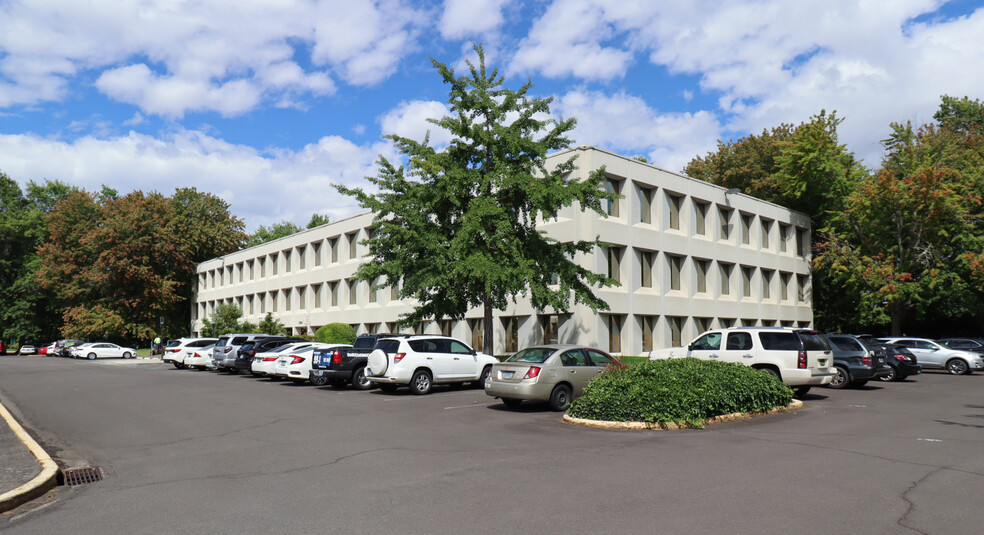 1500 Valley River Dr, Eugene, OR for lease - Building Photo - Image 1 of 2