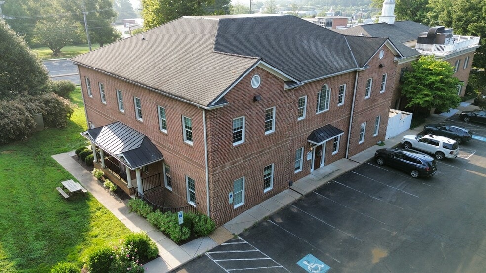 560 Broadview Ave, Warrenton, VA for lease - Building Photo - Image 3 of 11