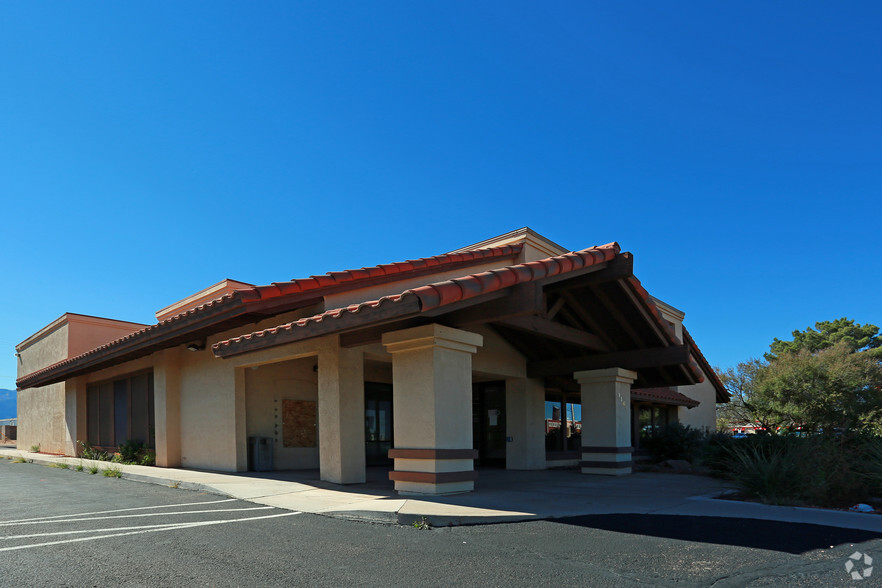 1160 E Fry Blvd, Sierra Vista, AZ for sale - Primary Photo - Image 1 of 11