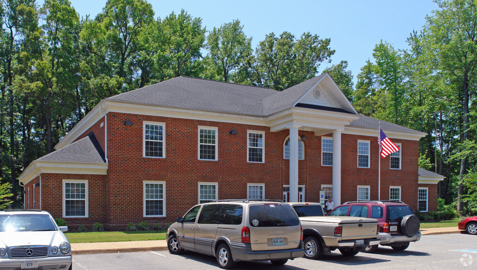 11821 Rock Landing Dr, Newport News, VA for lease - Primary Photo - Image 1 of 2