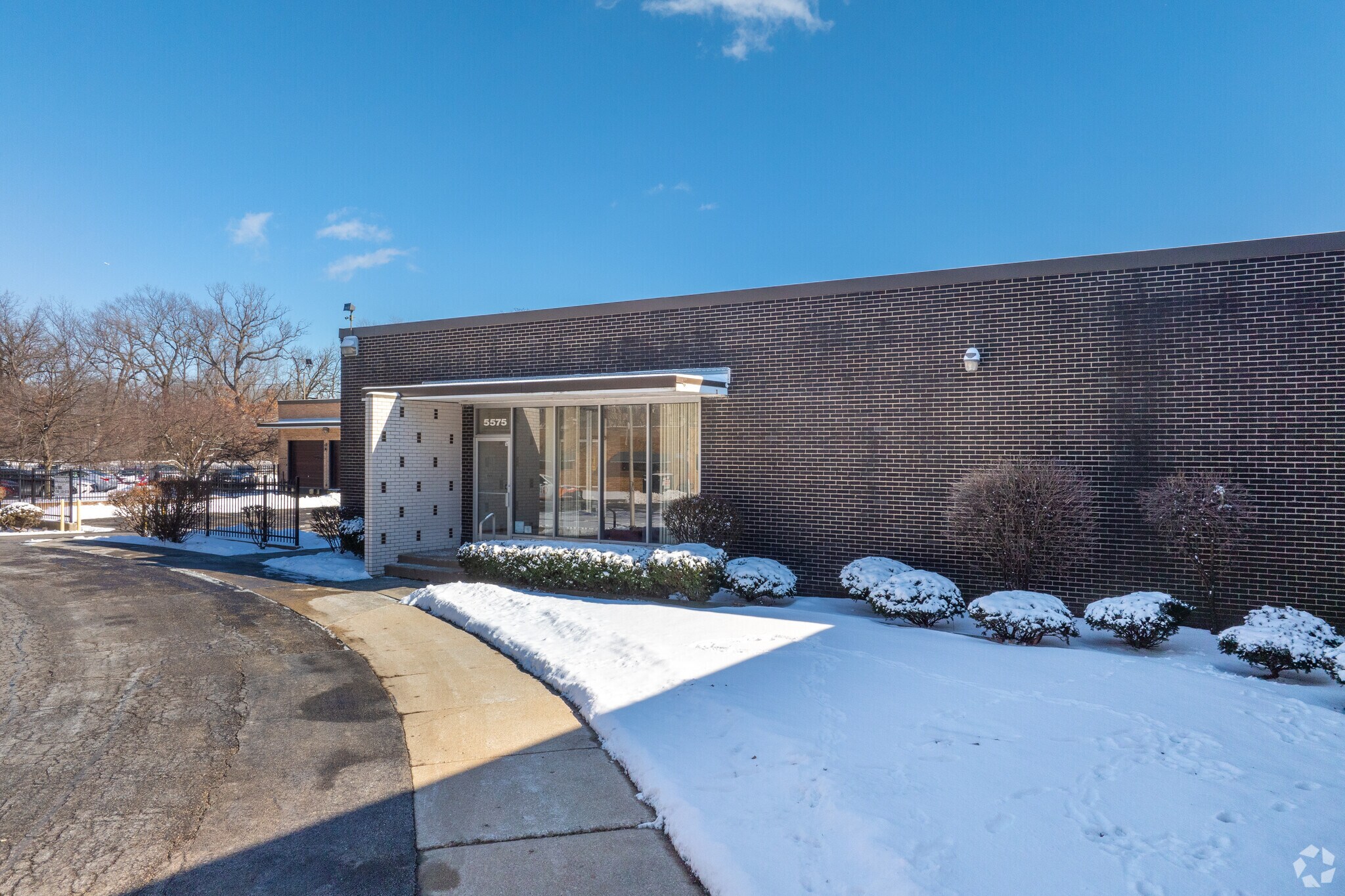 5565-5575 N Lynch Ave, Chicago, IL for lease Primary Photo- Image 1 of 5
