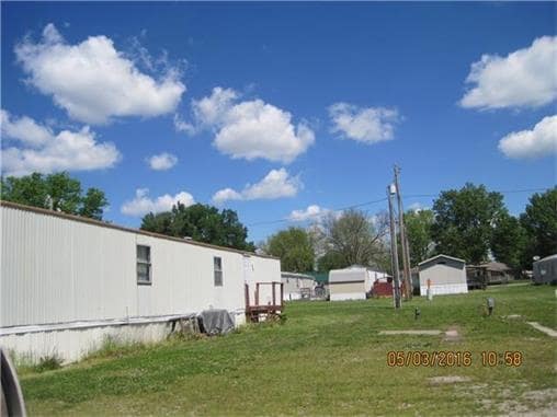 711 Vine St, Lacygne, KS for sale - Building Photo - Image 3 of 10