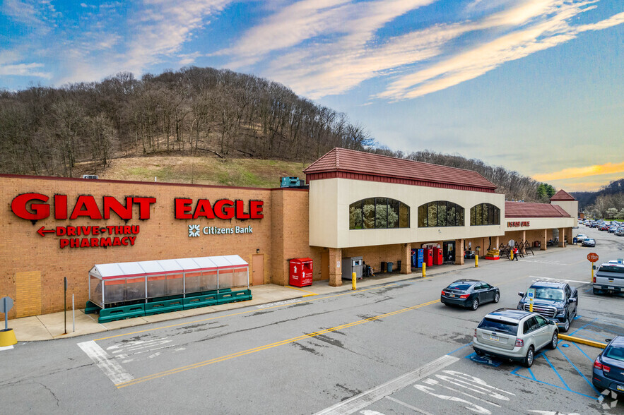 2001-203 Lincoln Way, Mckeesport, PA for lease - Building Photo - Image 1 of 5