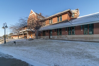 112-142 S Riverfront Dr, Mankato, MN for lease Building Photo- Image 2 of 35