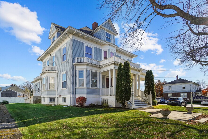 1536 Cranston St, Cranston, RI for sale - Building Photo - Image 1 of 1