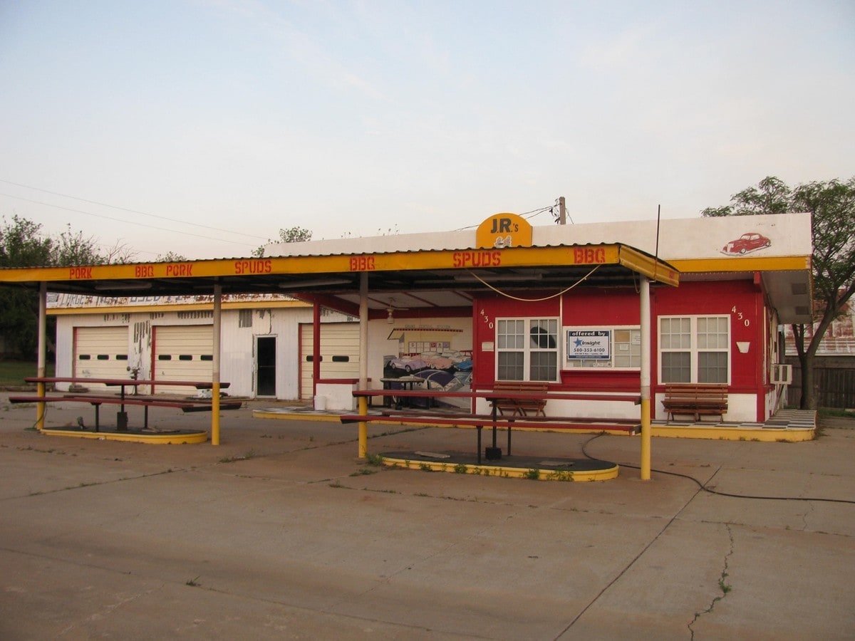 430 N Broadway St, Walters, OK 73572