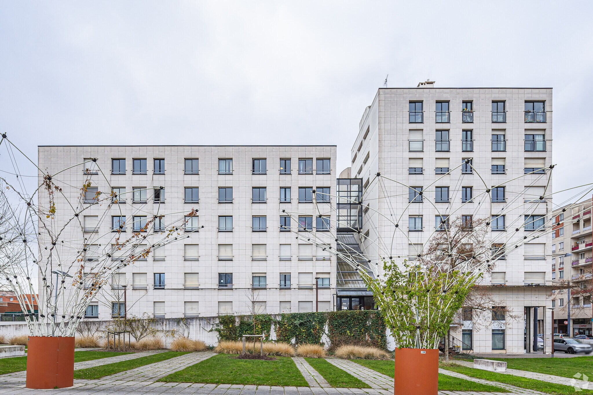 21 Avenue Du Centre, Montigny-le-Bretonneux for sale Primary Photo- Image 1 of 1