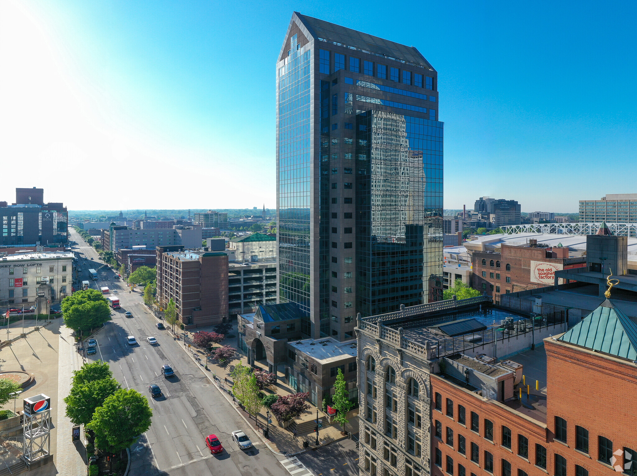 220 W Main St, Louisville, KY for lease Building Photo- Image 1 of 7