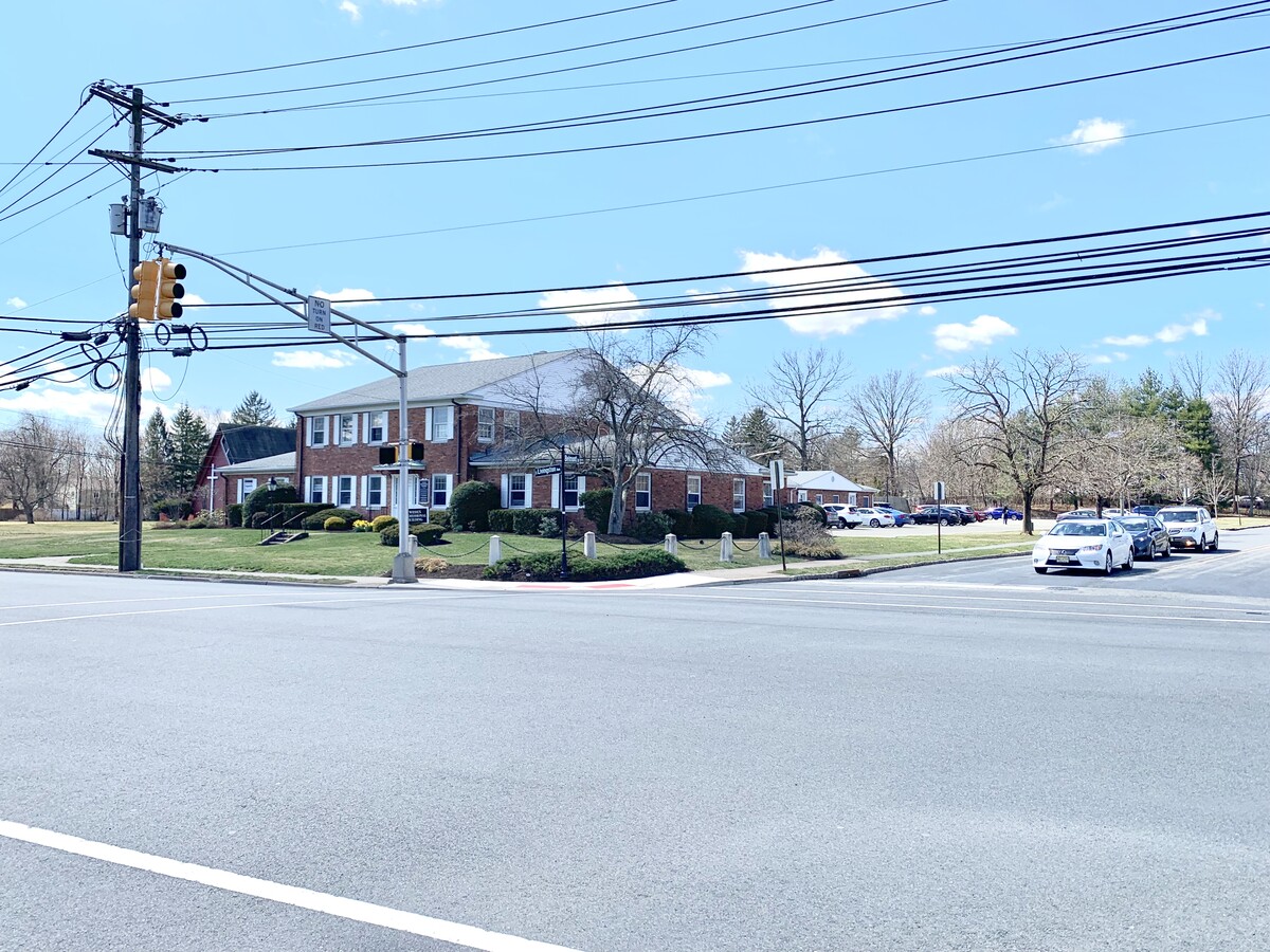 290 S Livingston Ave, Livingston, NJ 07039