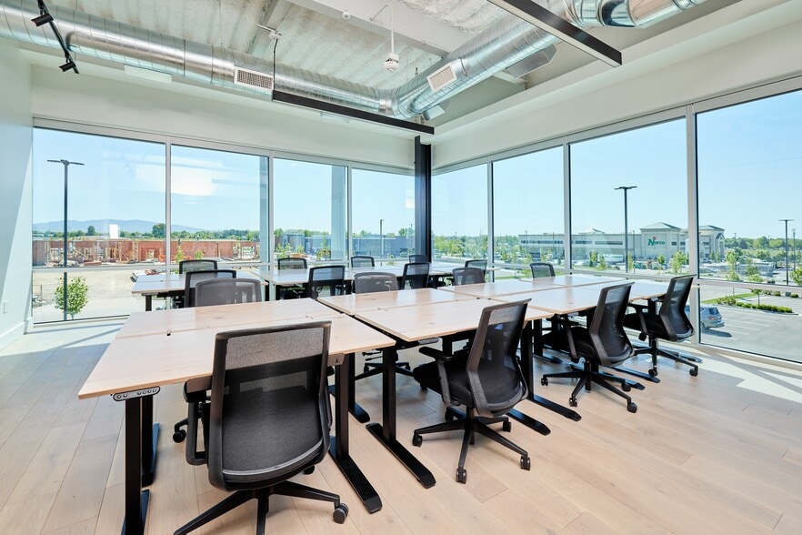 1120 S Rackham Way, Meridian, ID for lease - Interior Photo - Image 2 of 15