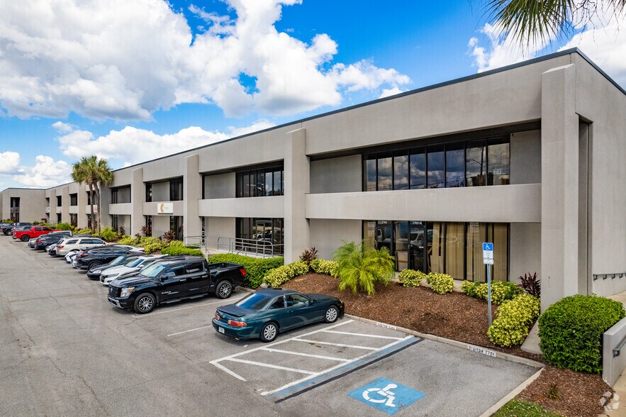7701-7739 Anderson Rd, Tampa, FL for lease - Primary Photo - Image 1 of 8