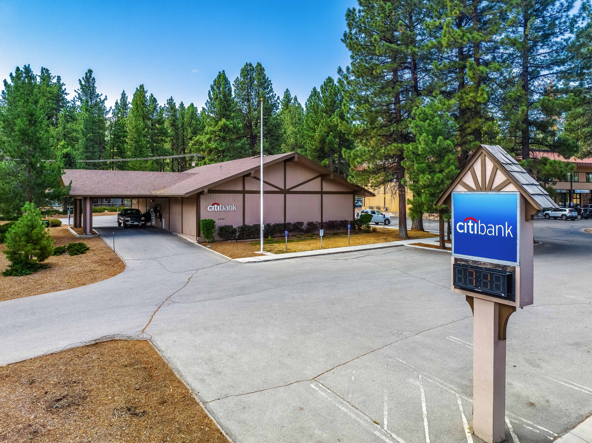 41969 Big Bear Blvd, Big Bear Lake, CA for lease Building Photo- Image 1 of 5