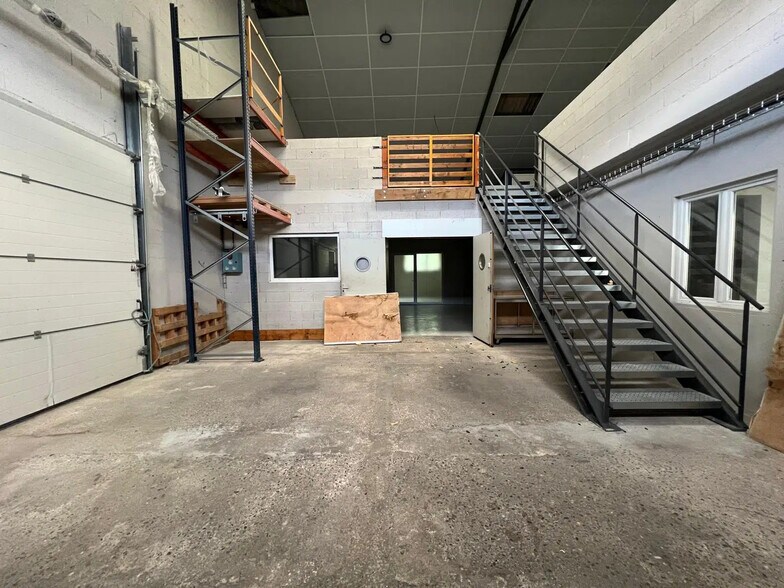 Flex in Moissy-Cramayel for lease - Building Photo - Image 1 of 9