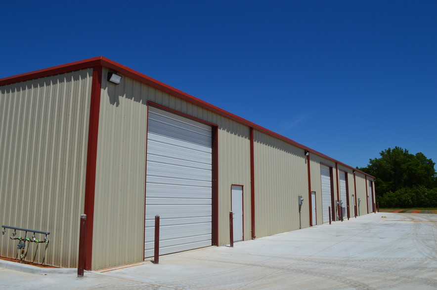 2710 Global Pky, Midwest City, OK for lease - Building Photo - Image 2 of 3