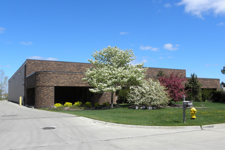 21481 Carlo Dr, Clinton Township, MI for sale - Primary Photo - Image 1 of 1