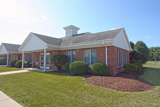 858-863 Center Ct, Shorewood, IL for lease Building Photo- Image 1 of 4