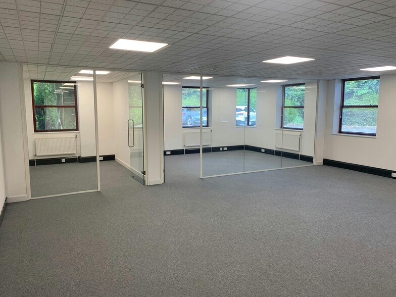 Bedford Rd, Petersfield for lease - Interior Photo - Image 2 of 6