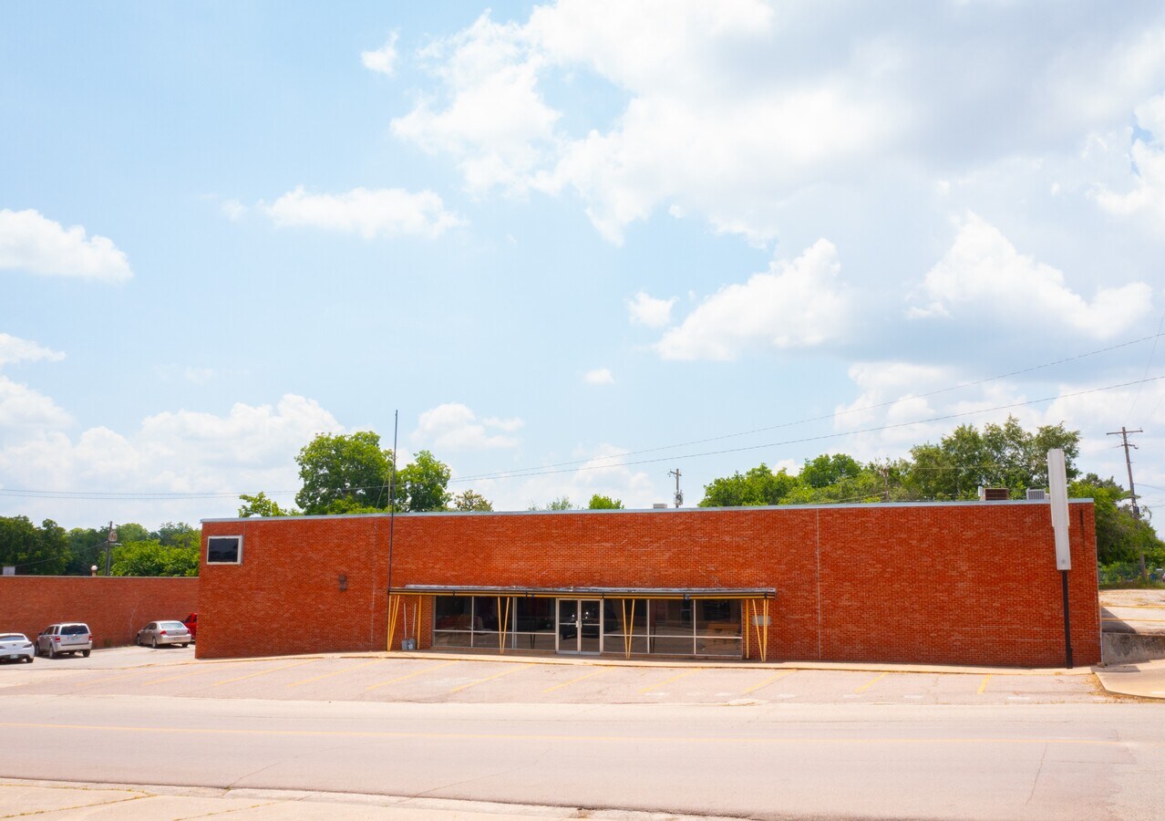 301 E 12th St, Ada, OK 74820 Flex for Sale