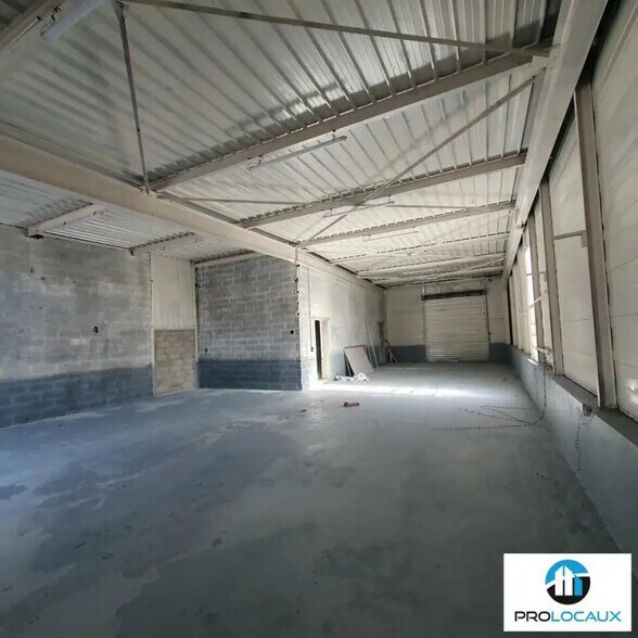 Flex in Saint-Martin-le-Vinoux for lease - Interior Photo - Image 2 of 6