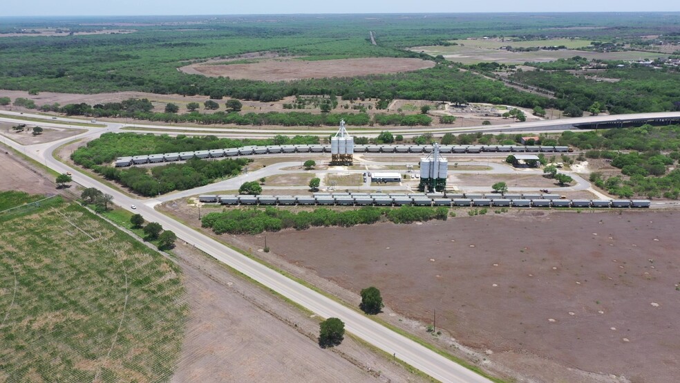 240 US-59 BUS, George West, TX for sale - Building Photo - Image 3 of 4