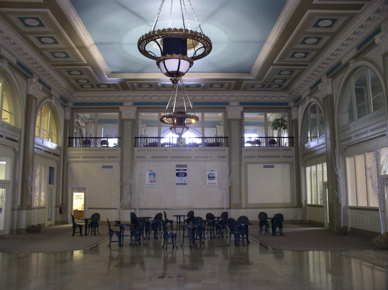 404 N Main St, Oshkosh, WI for lease - Building Photo - Image 3 of 22