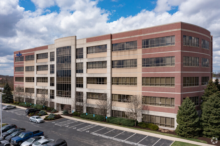 300 E Business Way, Cincinnati, OH for lease - Building Photo - Image 2 of 9