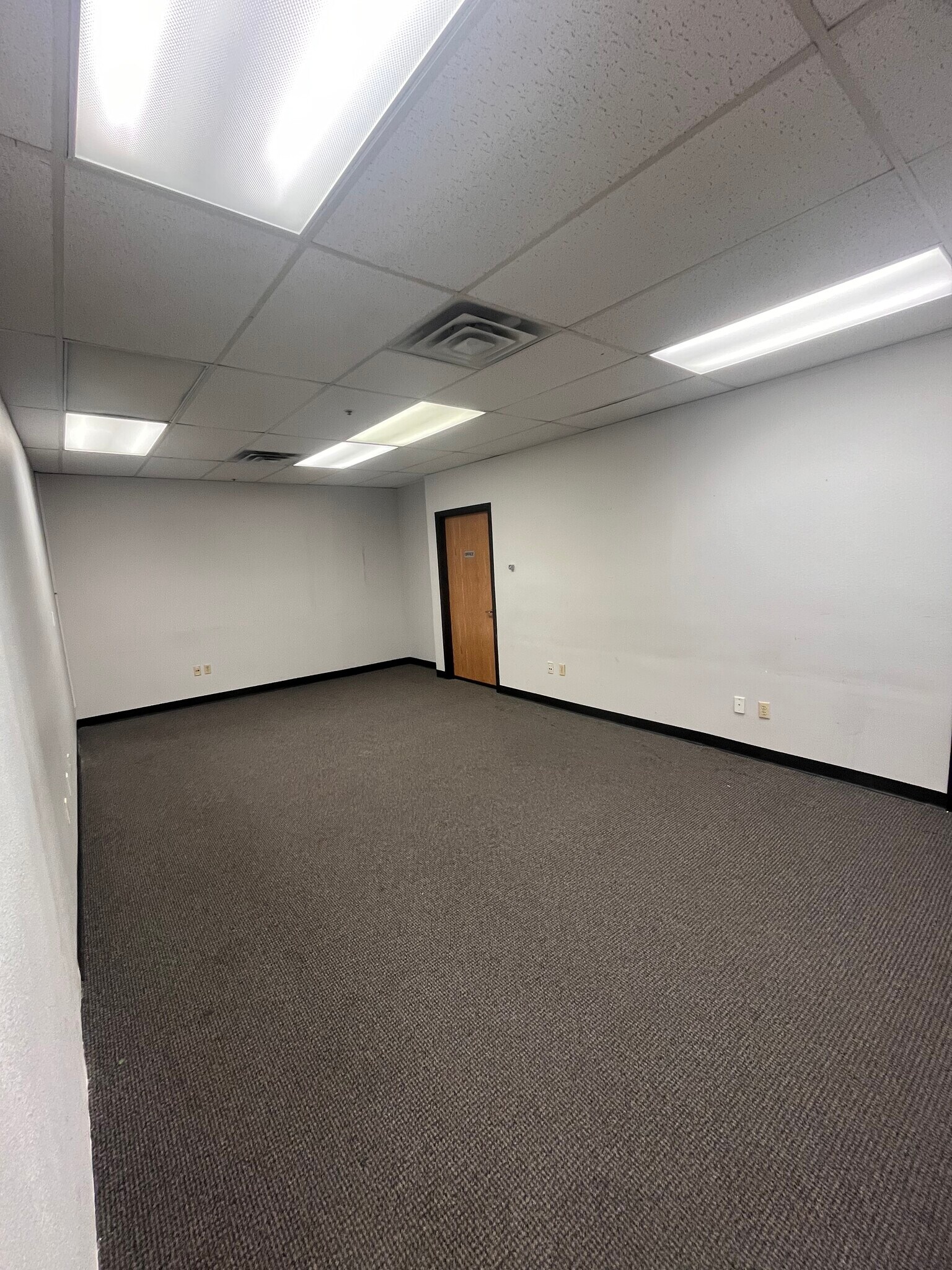 2755-2795 E Desert Inn Rd, Las Vegas, NV for lease Interior Photo- Image 1 of 5