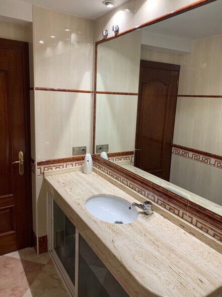 Office in Cáceres, Cáceres for lease - Building Photo - Image 3 of 7