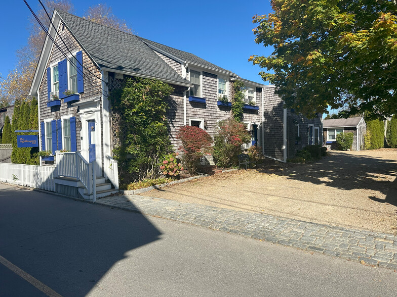 25 Simpsons Ln, Edgartown, MA for sale - Building Photo - Image 1 of 17