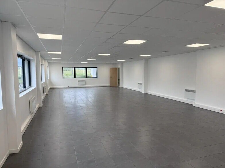 Flex in Colombier-Saugnieu for lease - Building Photo - Image 3 of 11