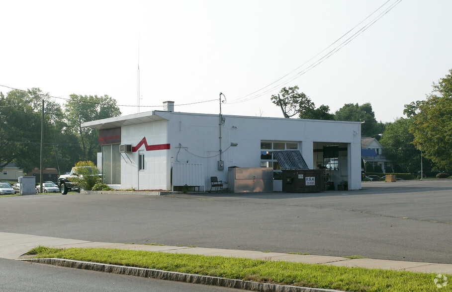 780 Enfield St, Enfield, CT for lease - Building Photo - Image 3 of 4