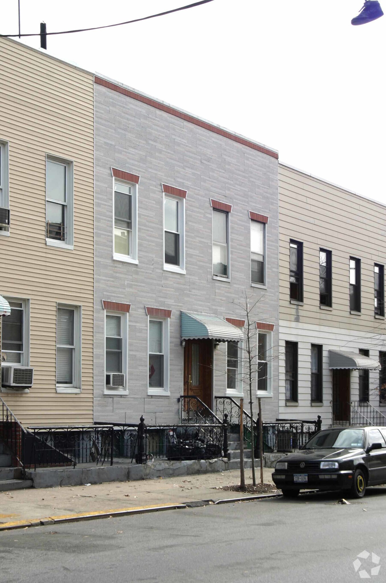 861 Woodward Ave, Flushing, NY for sale Primary Photo- Image 1 of 1