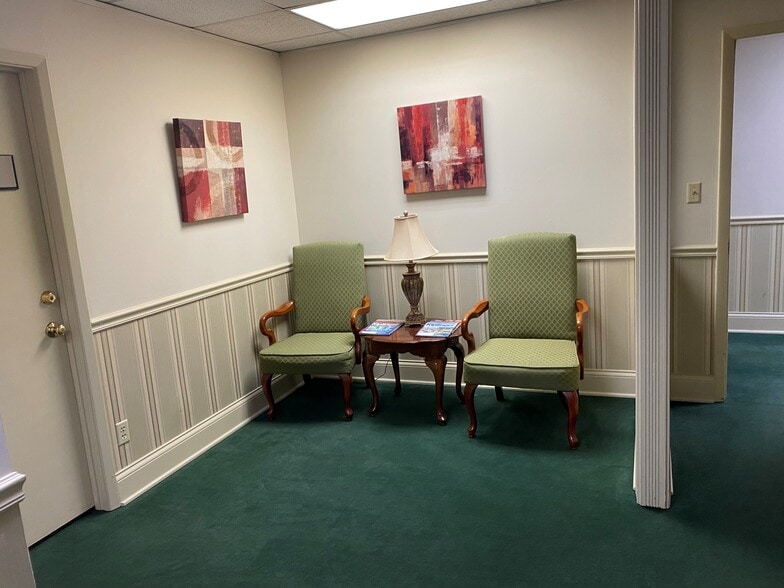 3401 Norman Berry Dr, Atlanta, GA for lease - Building Photo - Image 2 of 21