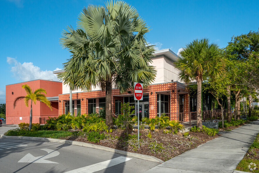 8001 NW 36th St, Doral, FL for lease - Primary Photo - Image 2 of 3