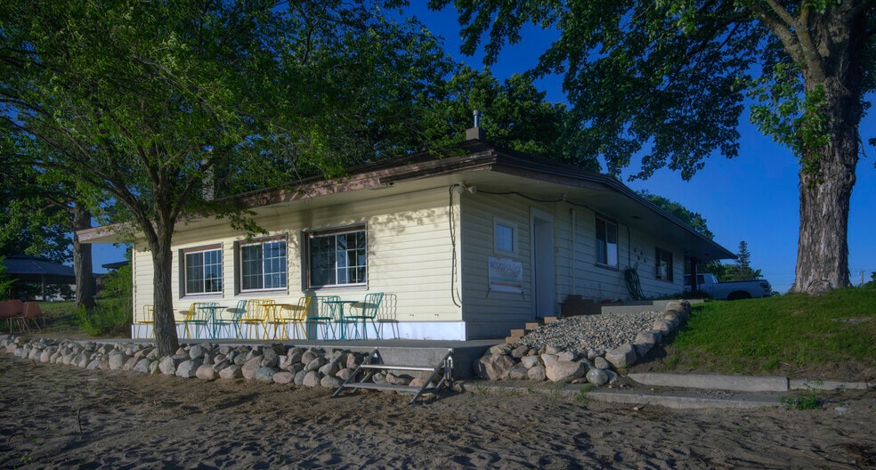 Two Motels/Ice Cream Shop in Central MN! portfolio of 2 properties for sale on LoopNet.com - Building Photo - Image 3 of 15