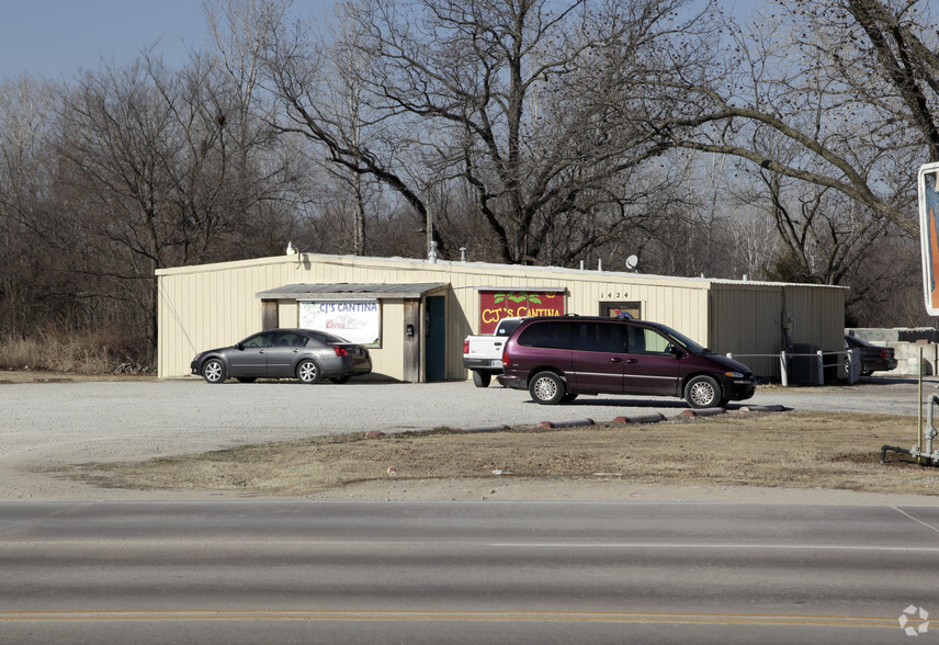 1424 Tuxedo Blvd, Bartlesville, OK for lease - Building Photo - Image 2 of 2