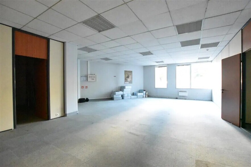 Office in Villepinte for sale - Building Photo - Image 3 of 7