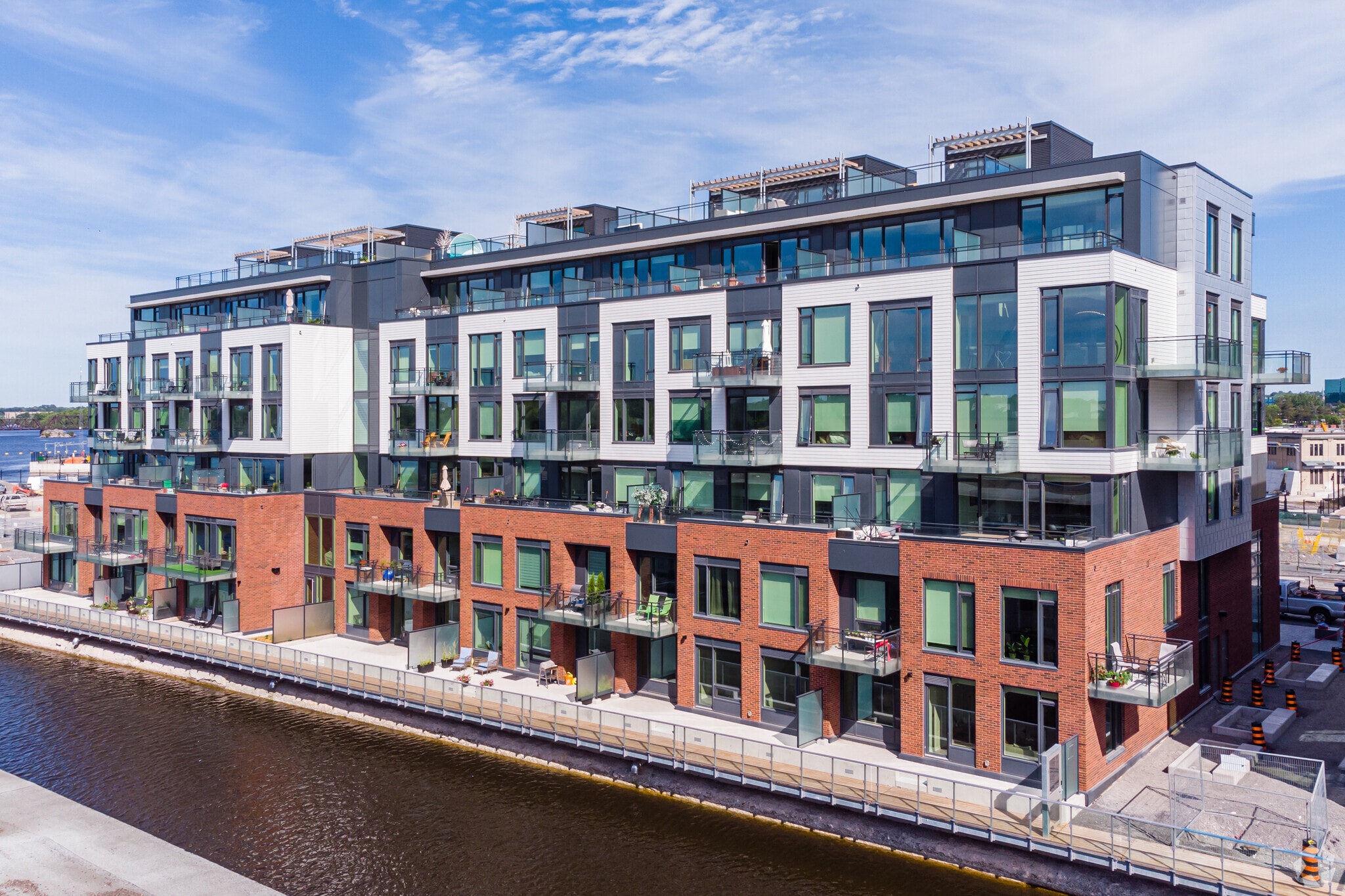 320 Miwate Pvt, Ottawa, ON for lease Primary Photo- Image 1 of 4