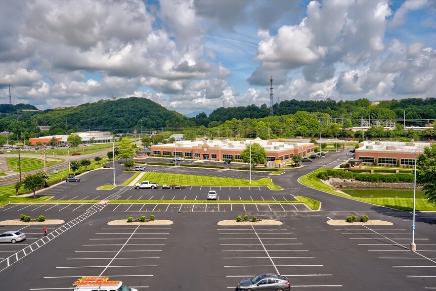 Union Park portfolio of 3 properties for sale on LoopNet.com - Building Photo - Image 3 of 8