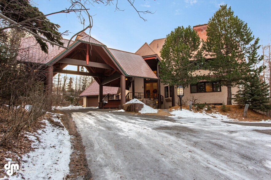 9921 Nearpoint Dr, Anchorage, AK 99507