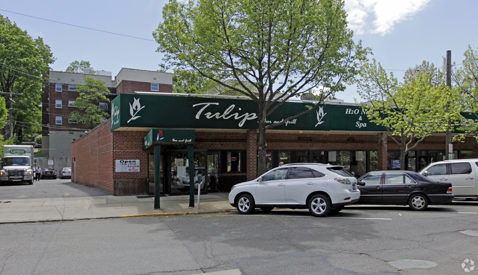 4 Welwyn Rd, Great Neck, NY 11021