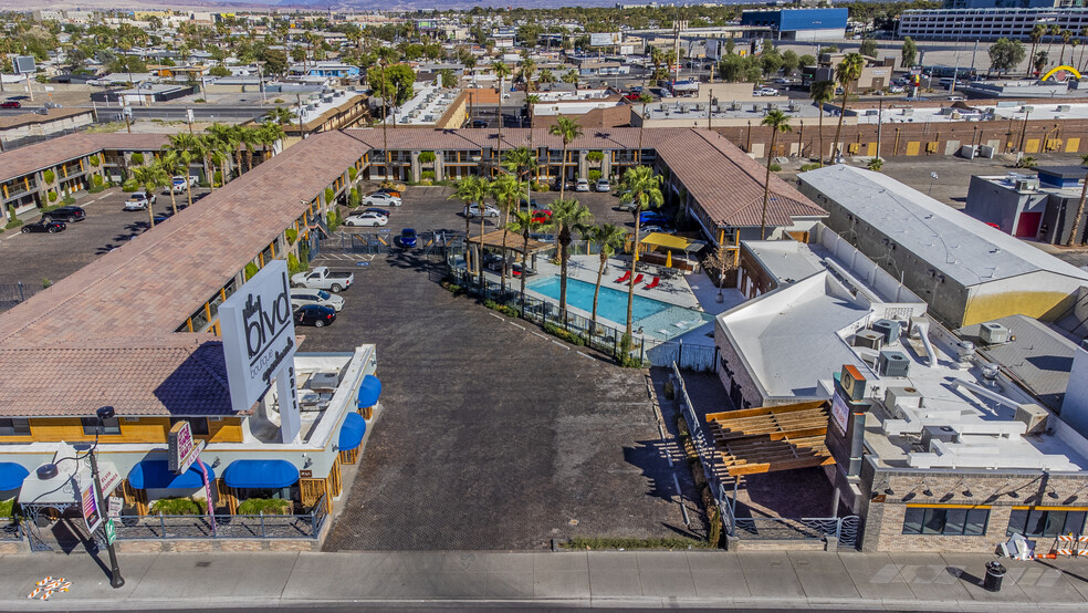 2211 Las Vegas Blvd, Las Vegas, NV for sale - Building Photo - Image 1 of 16