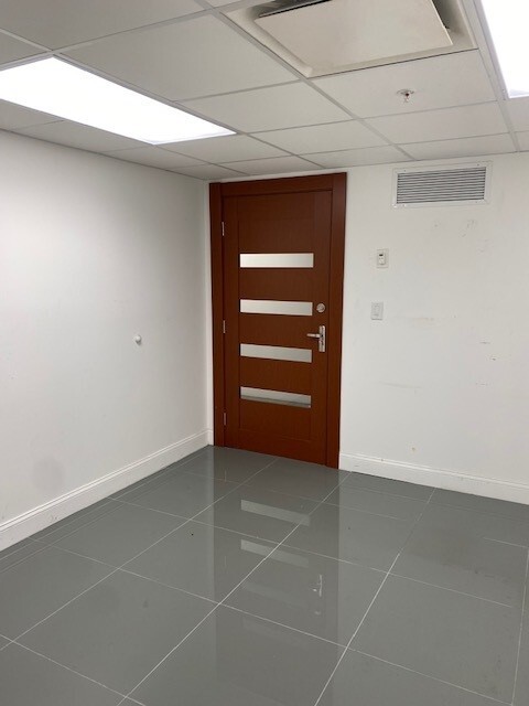 1000 W Pembroke Rd, Hallandale Beach, FL for lease Interior Photo- Image 1 of 5