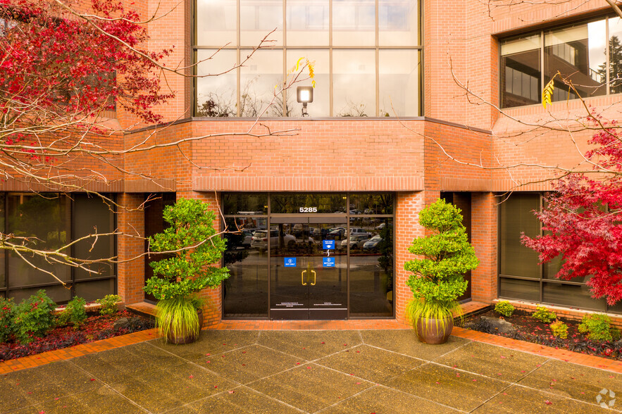 5285 Meadows Rd, Lake Oswego, OR for lease - Building Photo - Image 1 of 2