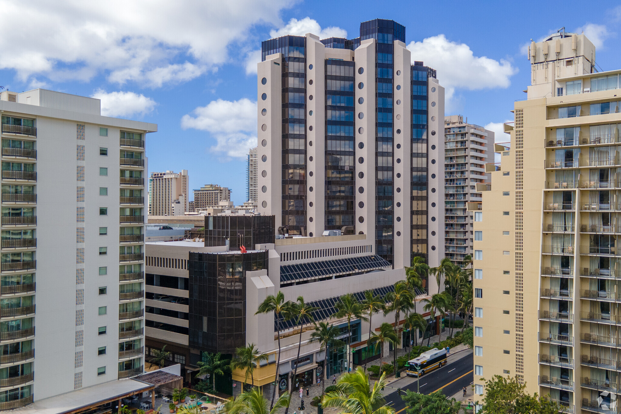 2255 Kuhio Ave, Honolulu, HI for lease Primary Photo- Image 1 of 17