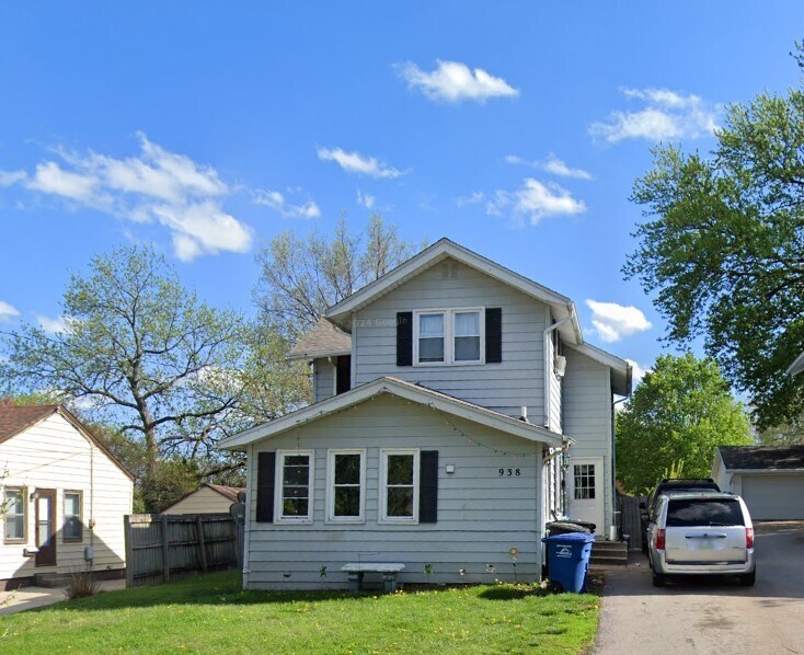 938 Pleasant View Dr, Des Moines, IA for sale Primary Photo- Image 1 of 2
