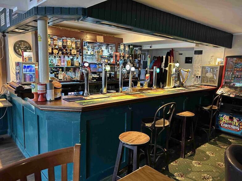 The Square, Gunnislake for sale - Interior Photo - Image 3 of 9