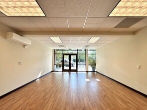 1127 Broadway St NE, Salem, OR for lease Interior Photo- Image 2 of 5