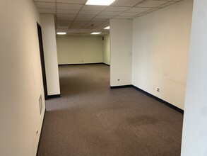 701 Lee St, Des Plaines, IL for lease Interior Photo- Image 2 of 7